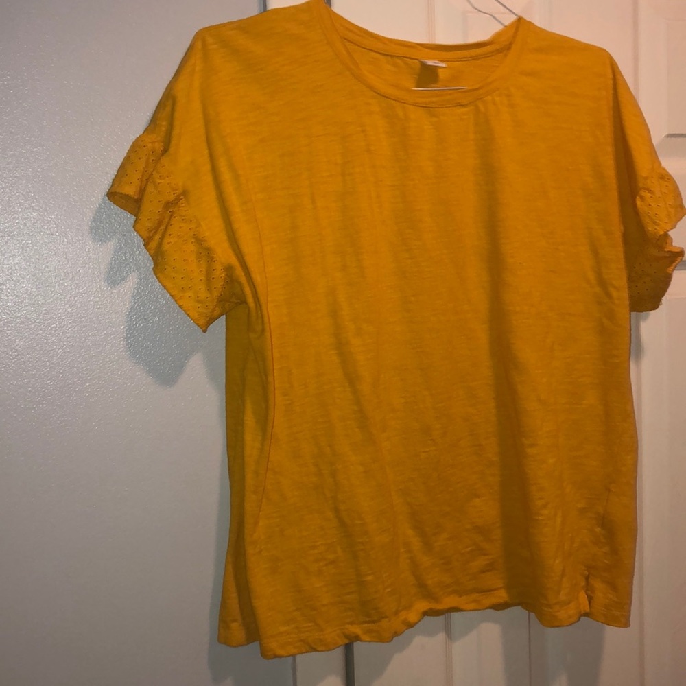 Ruffle sleeved top.
